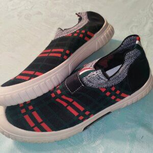 Men's red/black plaid slip on tennis shoes casual sz 44 (11)